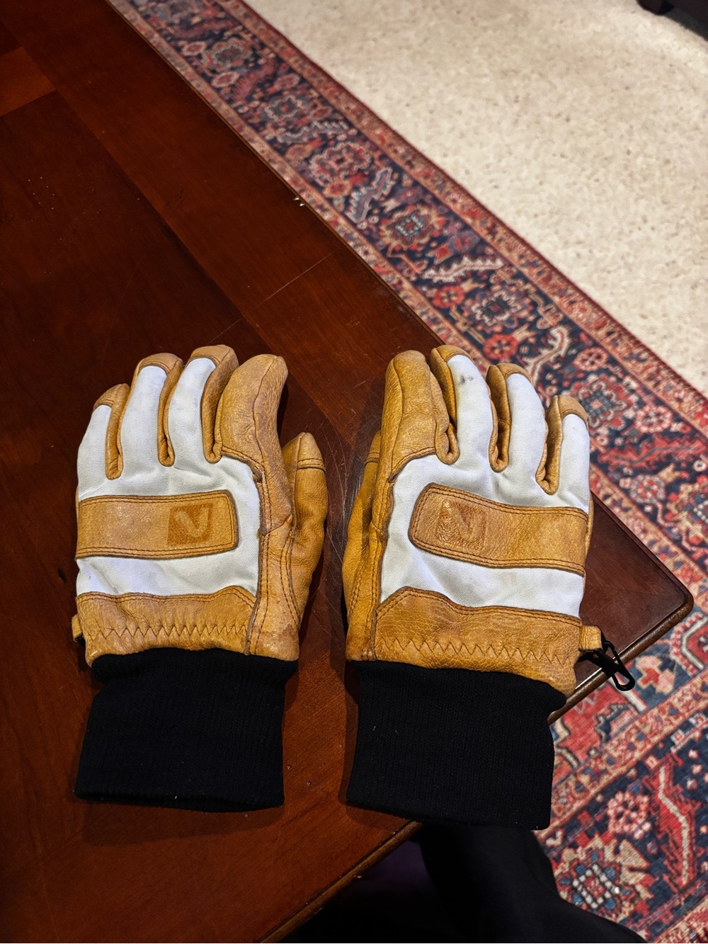 Women’s Flylow Gloves - Tan/Cream